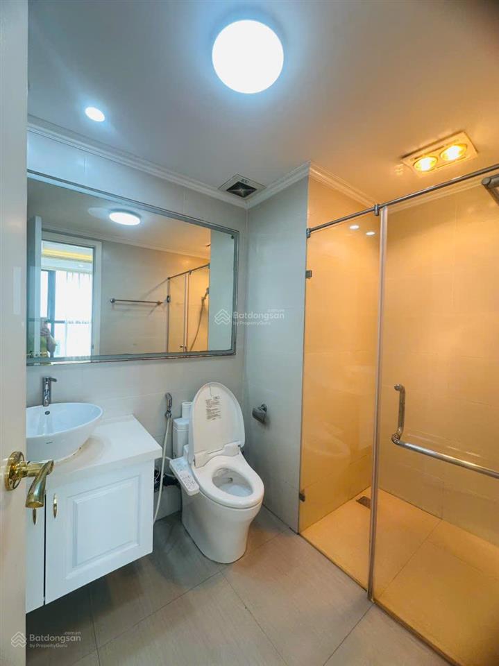 Anh tuấn chuyển lên căn 3 ngủ, bán gấp lại căn 1 ngủ +1, giá 6.9 tỷ cc sky park, tặng full nội thất