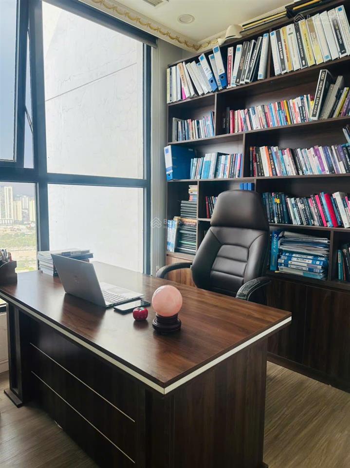 Anh tuấn chuyển lên căn 3 ngủ, bán gấp lại căn 1 ngủ +1, giá 6.9 tỷ cc sky park, tặng full nội thất