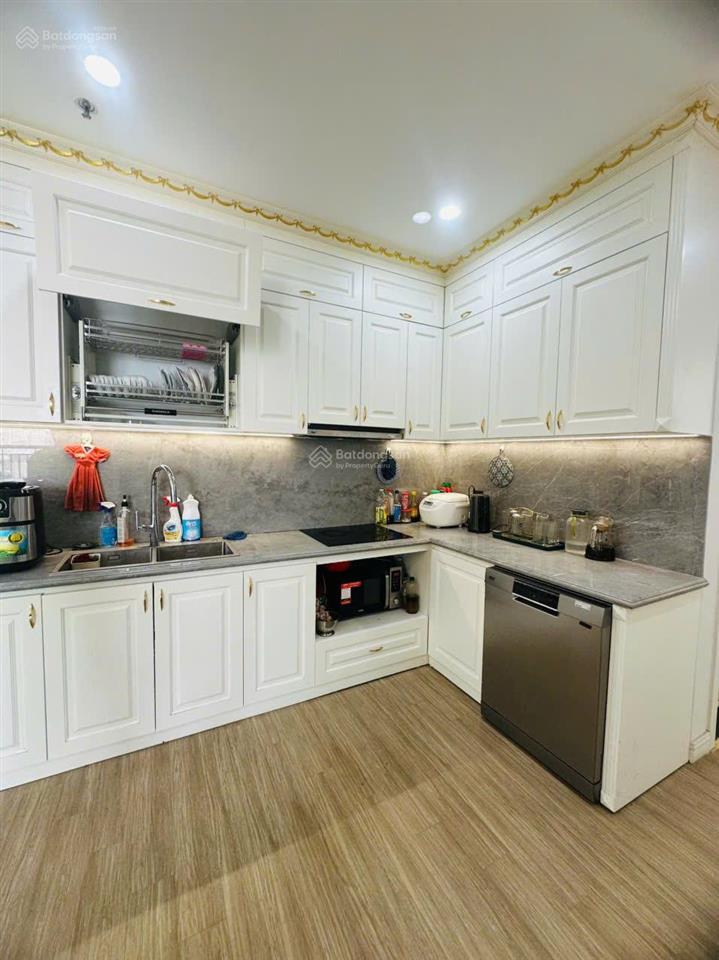 Anh tuấn chuyển lên căn 3 ngủ, bán gấp lại căn 1 ngủ +1, giá 6.9 tỷ cc sky park, tặng full nội thất