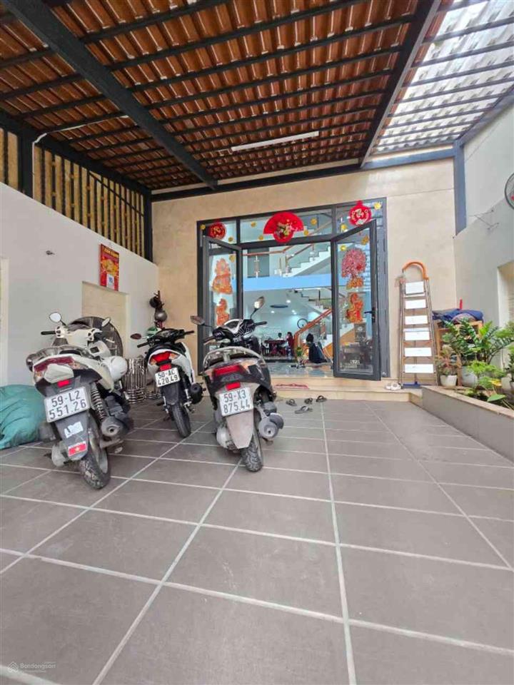 Hiếm  nhà đẹp 4 tầng linh trung 93m2, giá rất tốt