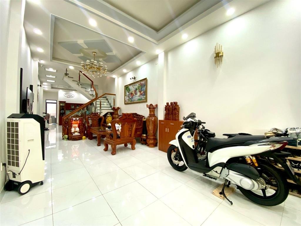 Bán nhà mặt tiền linh tây thủ đức  106m2  9,95 tỷ