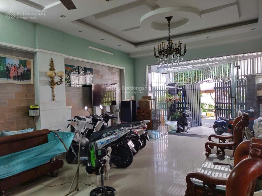 Bán nhà 3 tầng kdc êm đềm linh xuân 119m2  7,8 tỷ.