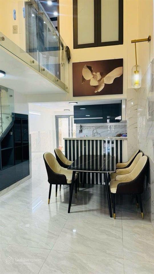 Thanh khoản 8tỷ6 nhà 2 tầng xe hơi đỗ cửa chỉ cách quận 1 qua 1 cây cầu