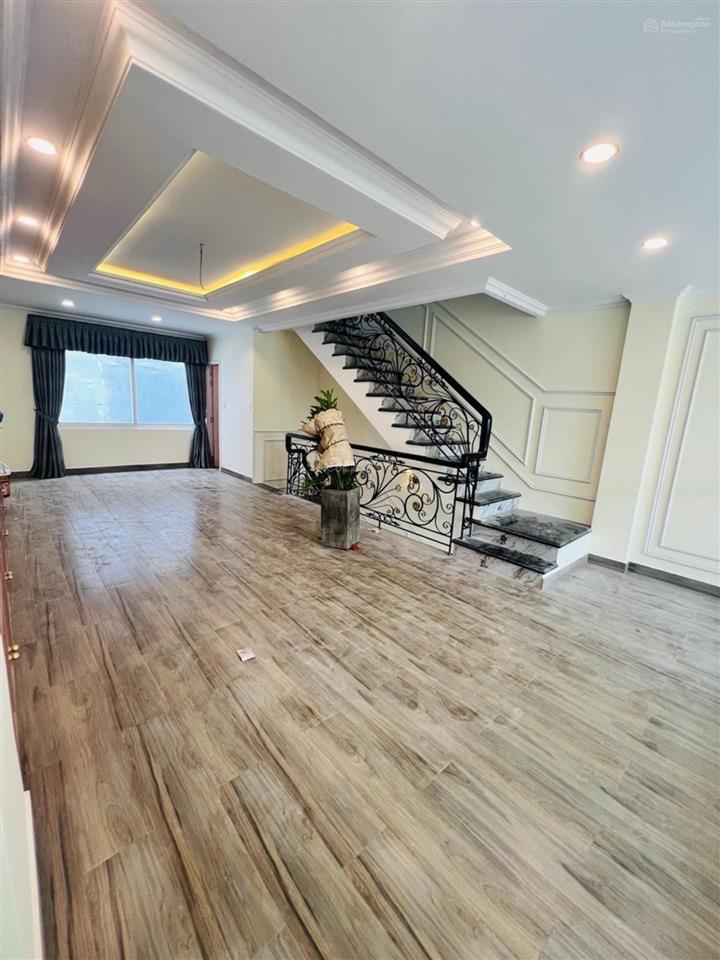 Nhà mới hoàn thiện 5 tầng phong cách châu âu hiện đại  thanh khoản 8 tỷ 900 triệu (còn tl)