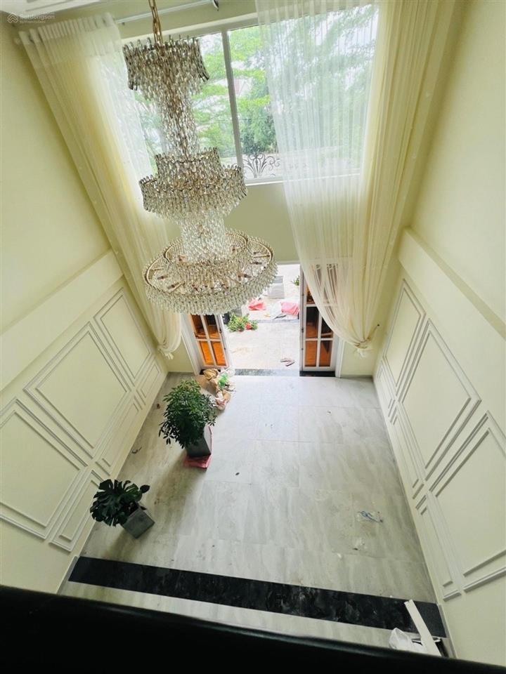 Nhà mới hoàn thiện 5 tầng phong cách châu âu hiện đại  thanh khoản 8 tỷ 900 triệu (còn tl)