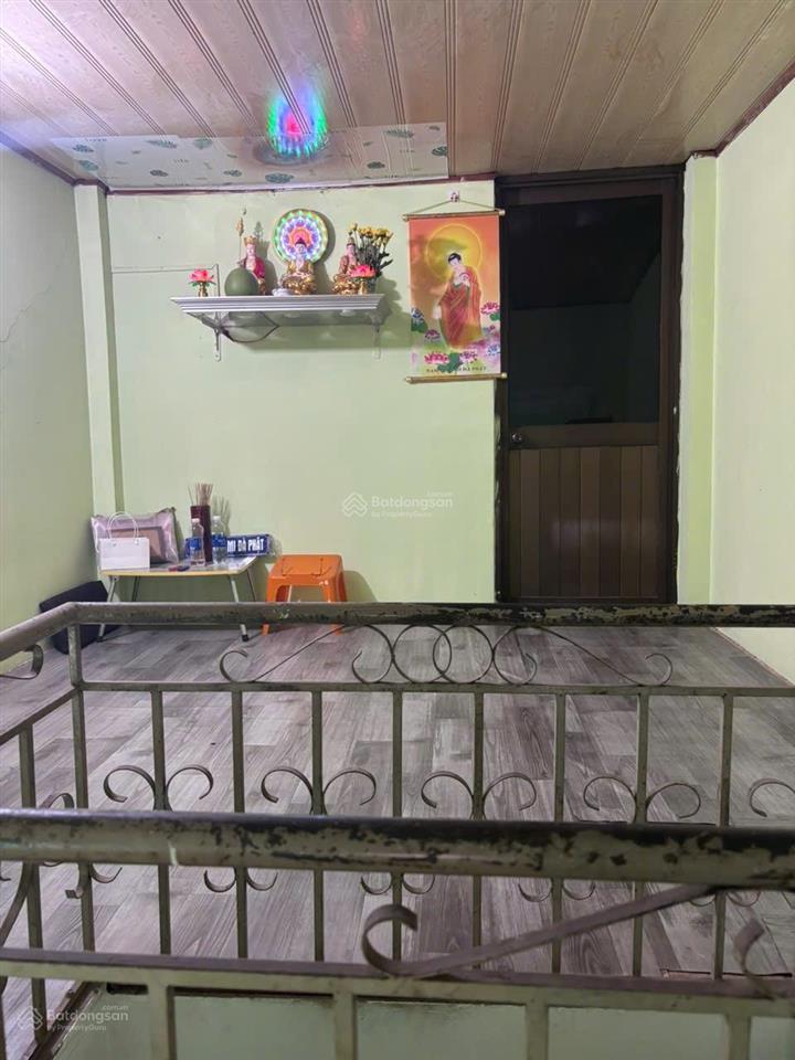 Nhà hẻm xe hơi nhỏ 72m2 gần chợ việt lập