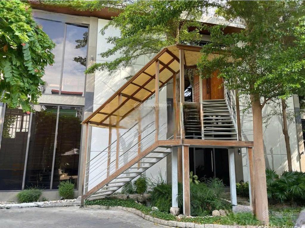 Quá tốt, mt ngay nguyễn văn hưởng, dt 366m2  18x21m, xây cao tầng, khai thác tối ưu