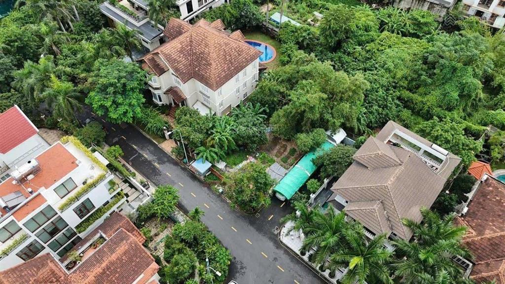 Mặt tiền ngay nguyễn bá huân, trung tâm thảo điền, dt 202,5m2, ngang 13,55m nổi bật, xây cao, hiếm