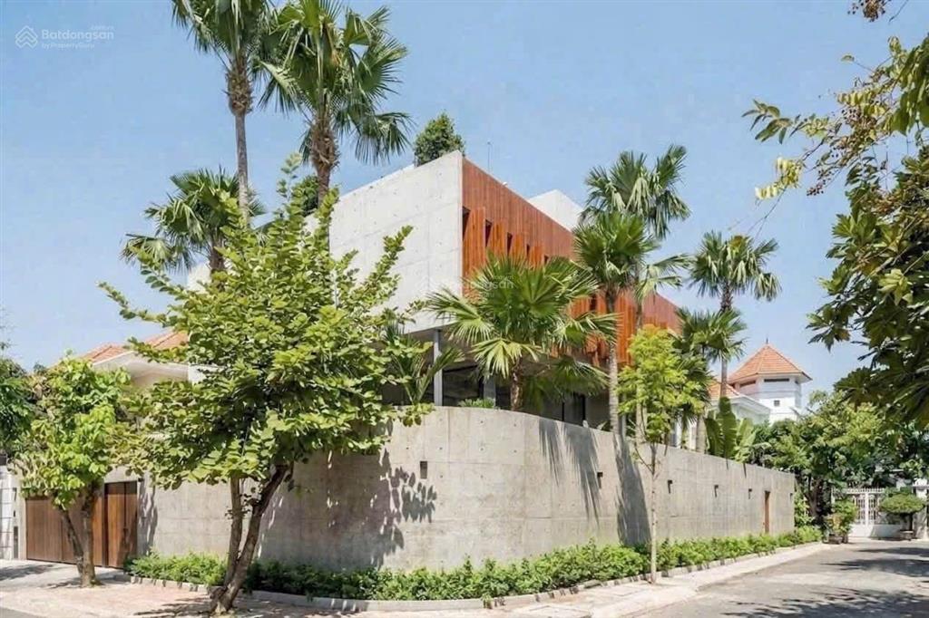Mặt tiền ngay nguyễn bá huân, trung tâm thảo điền, dt 202,5m2, ngang 13,55m nổi bật, xây cao, hiếm