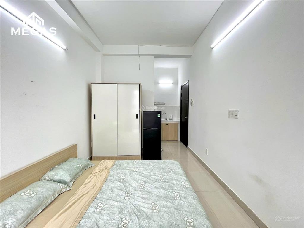 Studio full nội thất thang máy ban công
