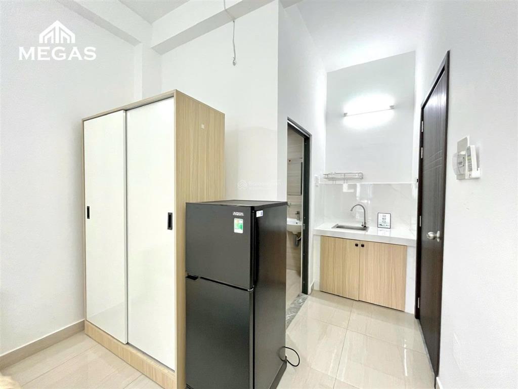 Studio full nội thất thang máy ban công