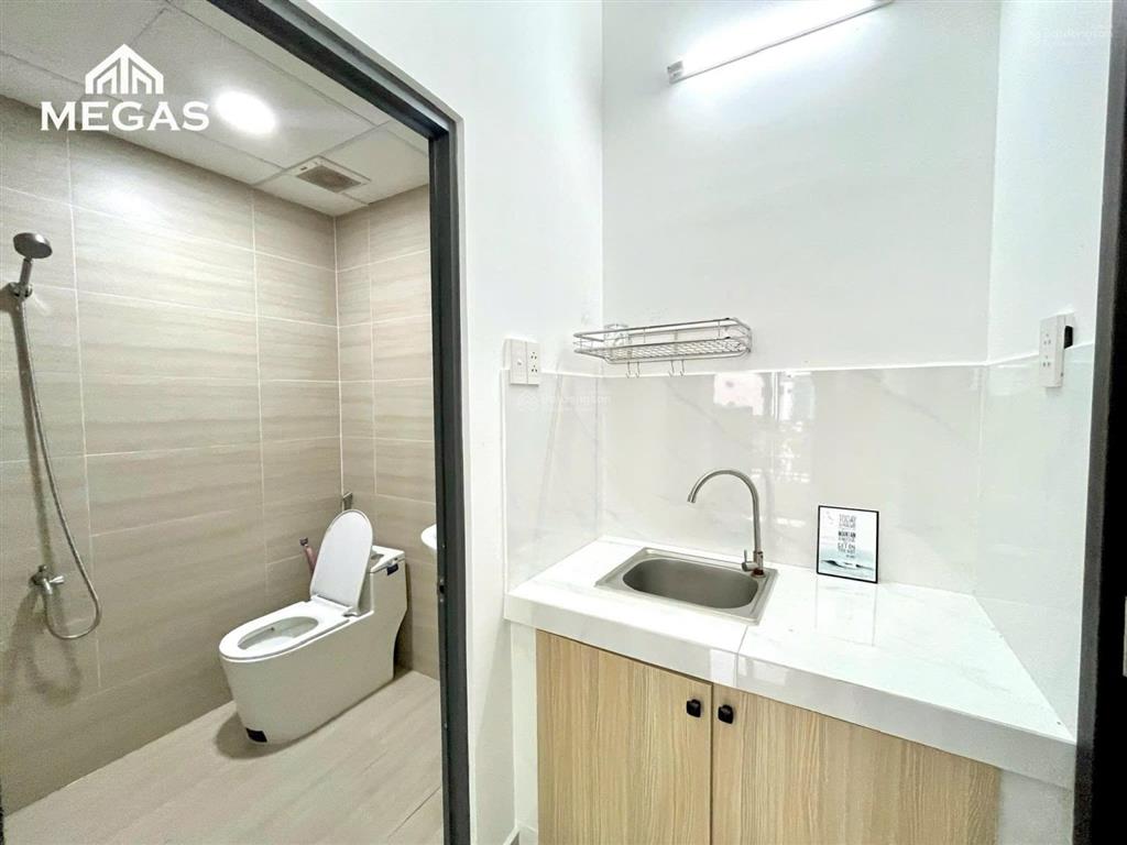Studio full nội thất thang máy ban công