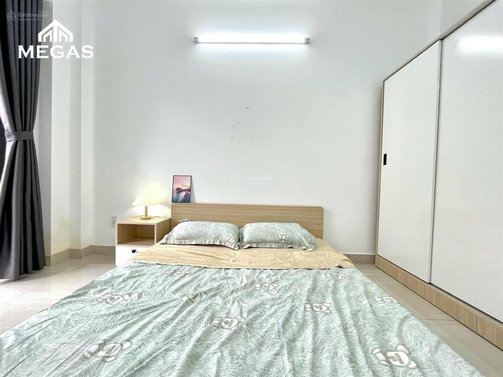 Studio full nội thất thang máy ban công