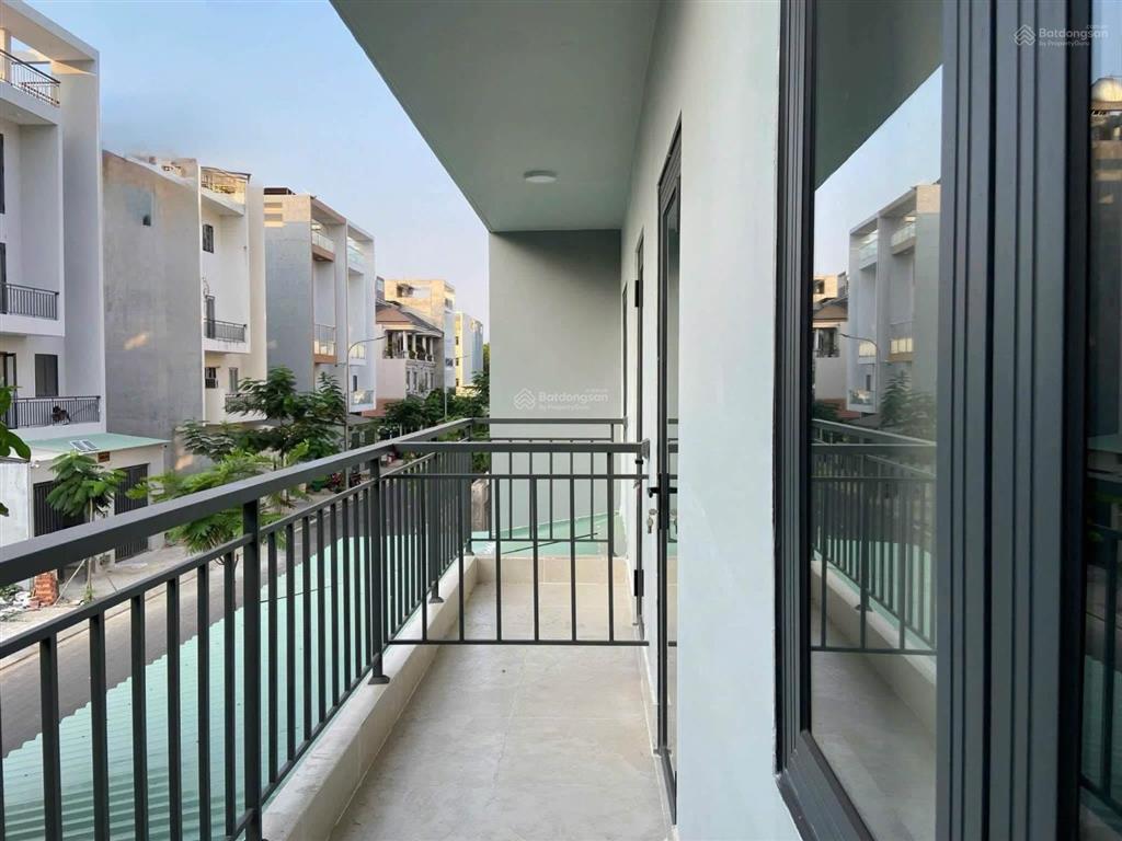 Studio full nội thất ban công thang máy