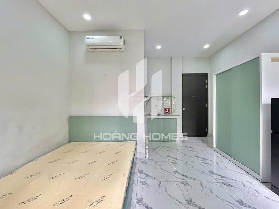 Studio ban công thang máy full nội thất