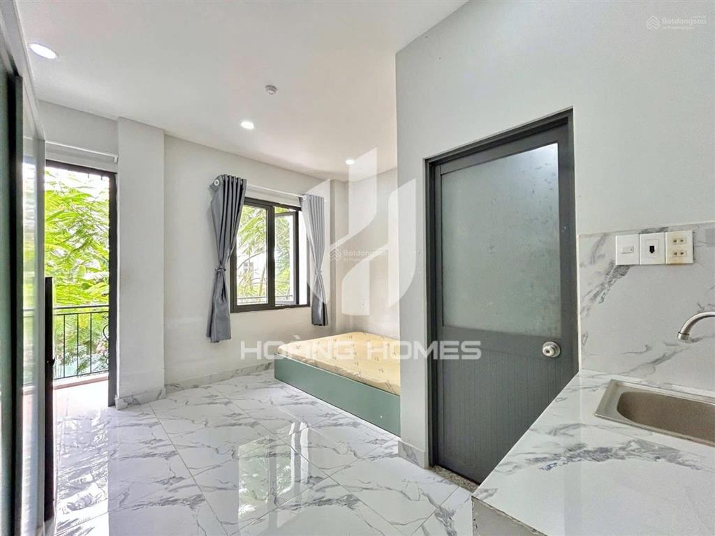 Studio ban công thang máy full nội thất
