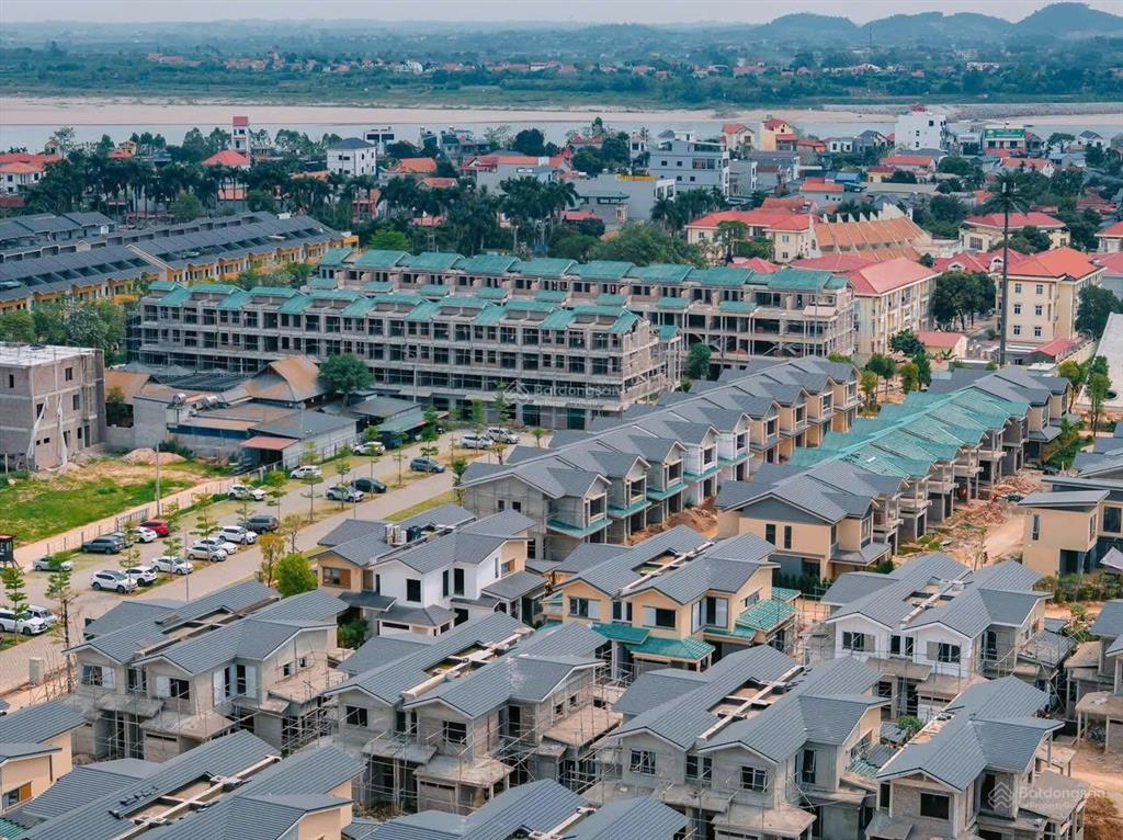 1 căn liền kề, biệt thự nổi bật việt nam số lượng có hạn. chỉ cần 4,5 tỷ. thuê lại 50 triệu/tháng