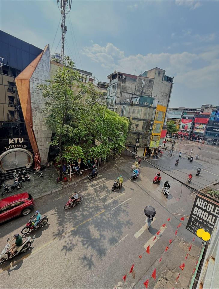 Cho thuê nhà đầu phố trung phụng