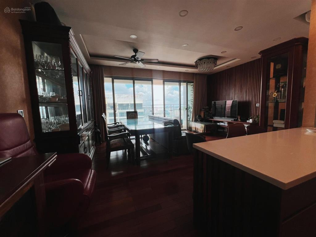 Estella heights căn góc 3pn lớn tháp 4  tầng cao, view hồ bơi đẹp