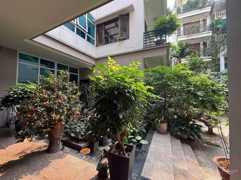 Siêu phẩm biệt thự lạc long quân view hồ tây  271m2 ô tô vào nhà không gian sống triệu đô
