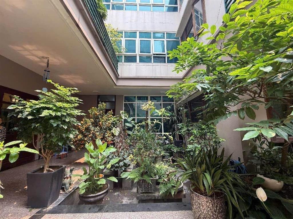 Siêu phẩm biệt thự lạc long quân view hồ tây  271m2 ô tô vào nhà không gian sống triệu đô