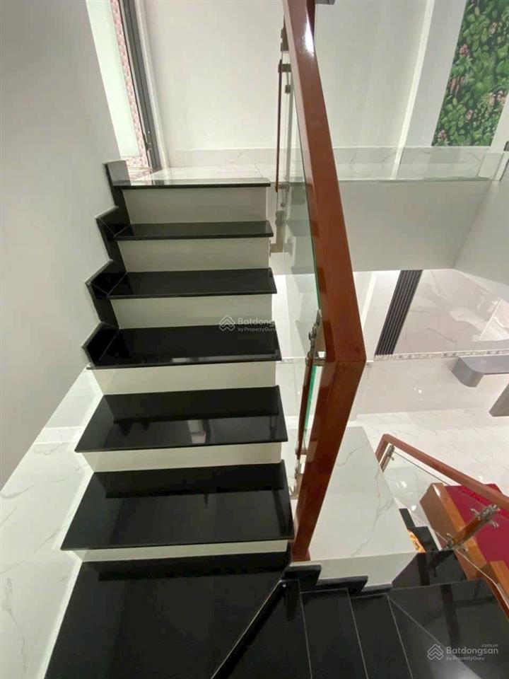 Nhà mới vào ở liền gần cầu chợ đệm, bình chánh giá 984 triệu
