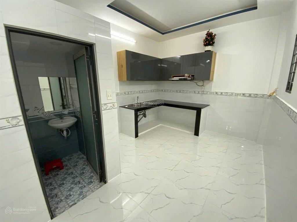Nhà mới vào ở liền gần cầu chợ đệm, bình chánh giá 984 triệu