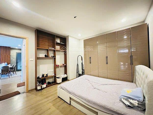 Bán chcc flc thiết kế 2pn, 96m2, tầng cao, căn góc, ban công đông nam, giá 10,4 tỷ.