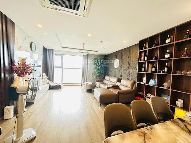 Bán chcc flc thiết kế 2pn, 96m2, tầng cao, căn góc, ban công đông nam, giá 10,4 tỷ.