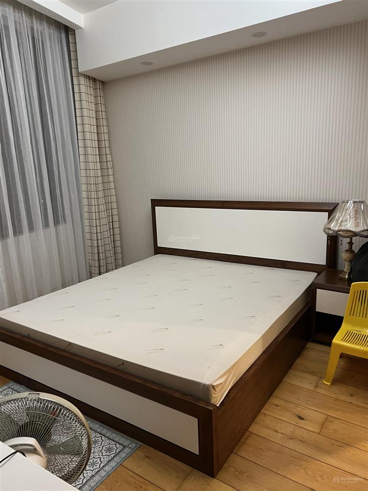 Cần tiền, tôi bán nhanh căn hộ 3pn, diện tích 131m2, tầng cao, tại dự án indochina iph xuân thủy