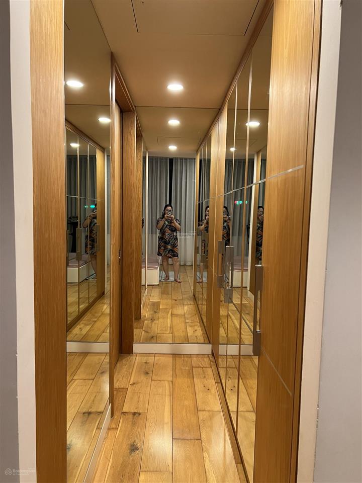 Cần tiền, tôi bán nhanh căn hộ 3pn, diện tích 131m2, tầng cao, tại dự án indochina iph xuân thủy