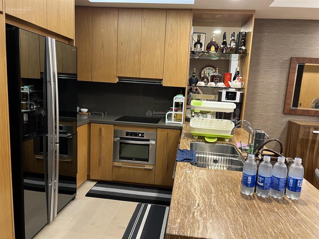 Cần tiền, tôi bán nhanh căn hộ 3pn, diện tích 131m2, tầng cao, tại dự án indochina iph xuân thủy