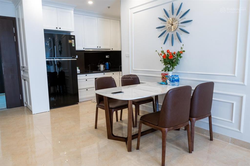 Chính chủ bán nhanh căn center point, 2pn, 80m2, bc đông nam, giá 7.6 tỷ.