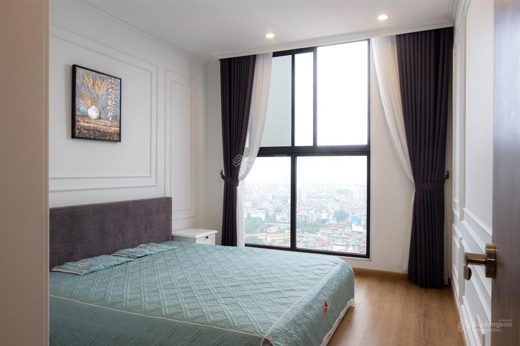 Chính chủ bán nhanh căn center point, 2pn, 80m2, bc đông nam, giá 7.6 tỷ.