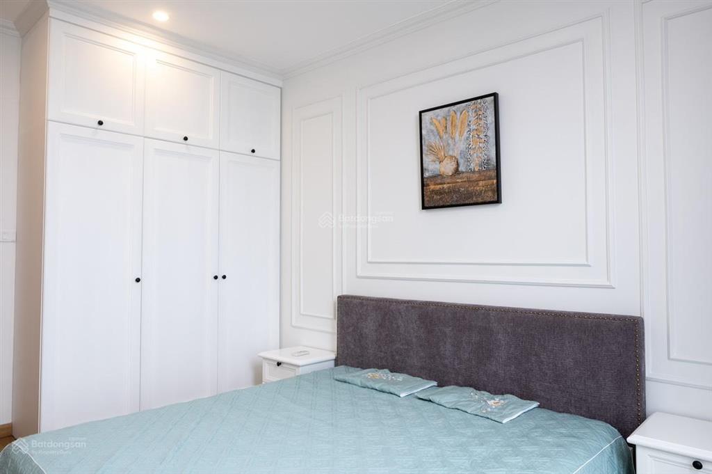 Chính chủ bán nhanh căn center point, 2pn, 80m2, bc đông nam, giá 7.6 tỷ.