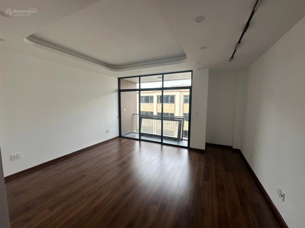 Cho thuê nhà ở ánh dương, hoàn thiện 5 tầng, sẵn giường, tủ, bếp, chỉ việc vào ở