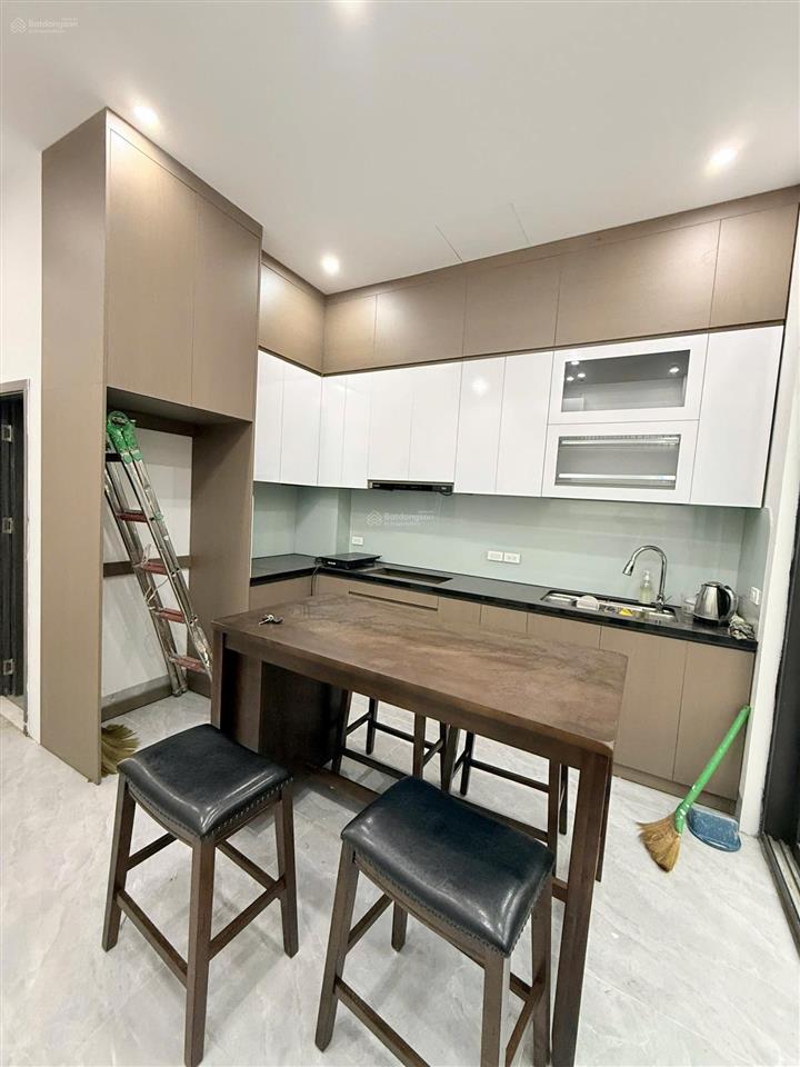 Cho thuê liền kề 5 tầng 60m2, có thang máy, full đồ