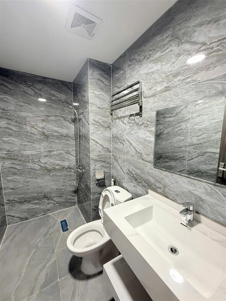 Cho thuê liền kề 5 tầng 60m2, có thang máy, full đồ