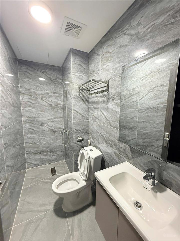 Cho thuê liền kề 5 tầng 60m2, có thang máy, full đồ