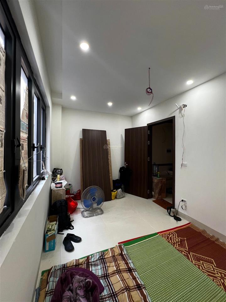 Cho thuê nhà 5 tầng 54m2 ở vin 3, 11 triệu/ tháng đã bao phí quản lý