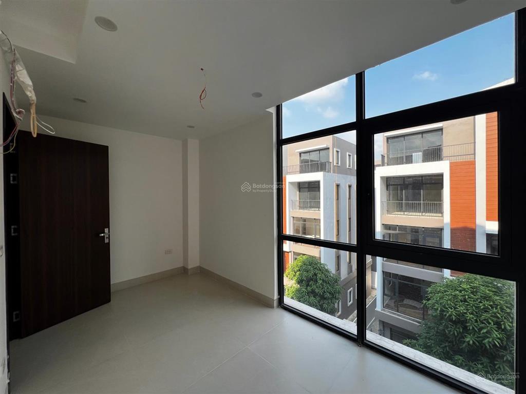 Cho thuê nhà 5 tầng 54m2 ở vin 3, 11 triệu/ tháng đã bao phí quản lý
