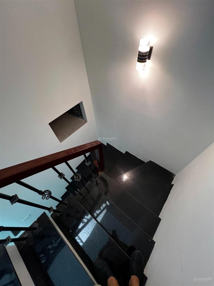 Cho thuê nhà 5 tầng 54m2 ở vin 3, 11 triệu/ tháng đã bao phí quản lý