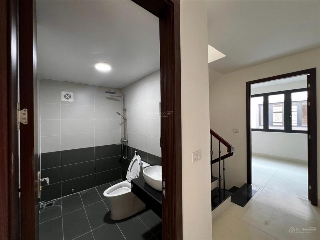 Cho thuê nhà 5 tầng 54m2 ở vin 3, 11 triệu/ tháng đã bao phí quản lý