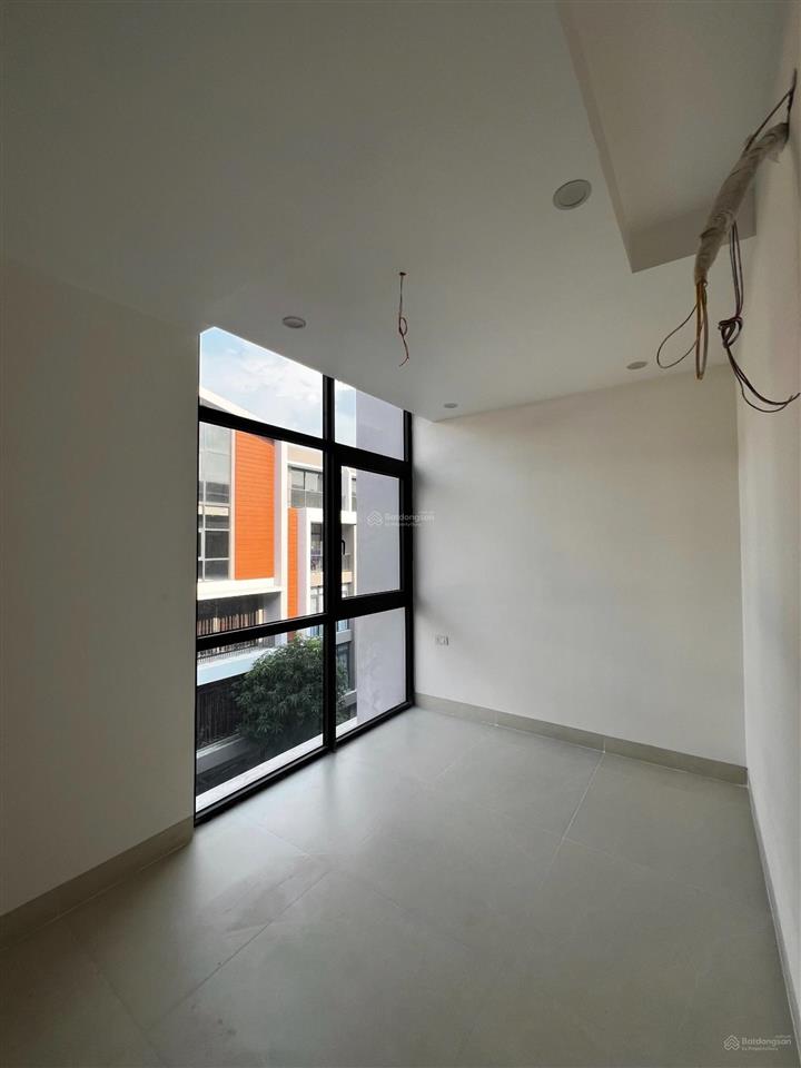 Cho thuê nhà 5 tầng 54m2 ở vin 3, 11 triệu/ tháng đã bao phí quản lý