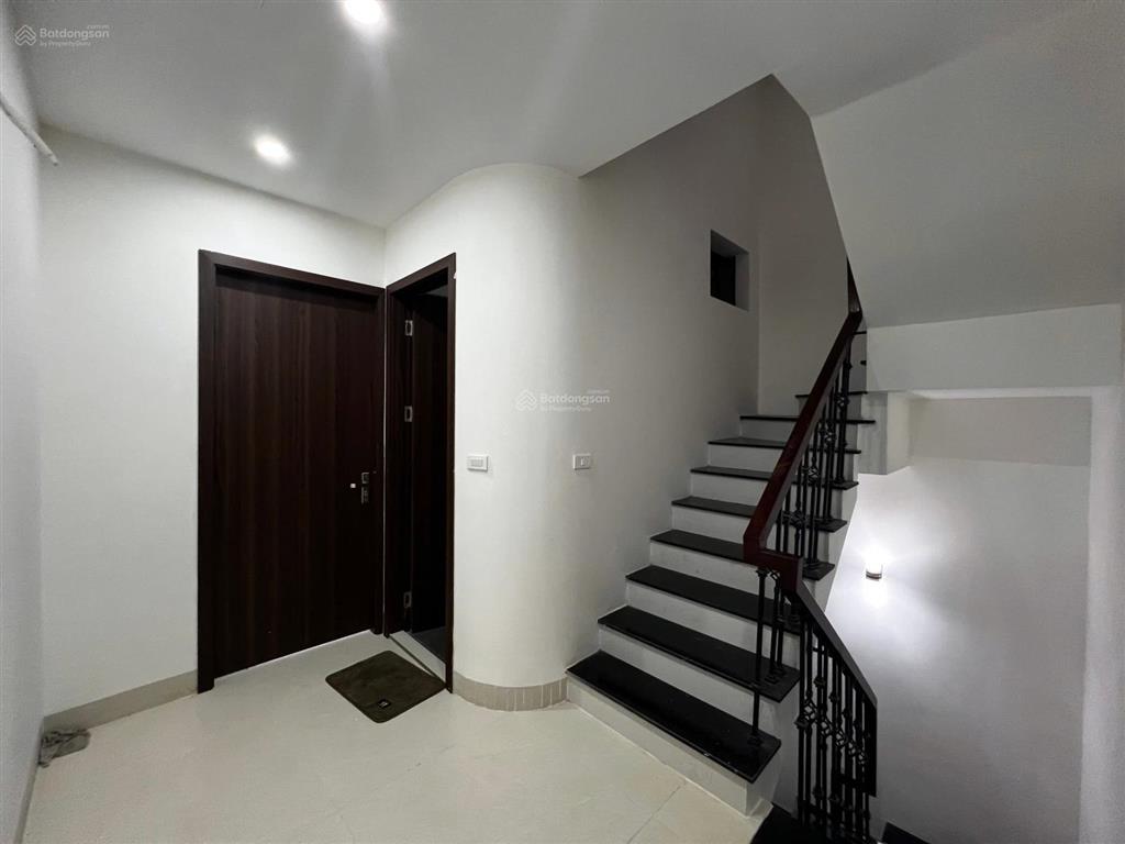 Cho thuê nhà 5 tầng 54m2 ở vin 3, 11 triệu/ tháng đã bao phí quản lý