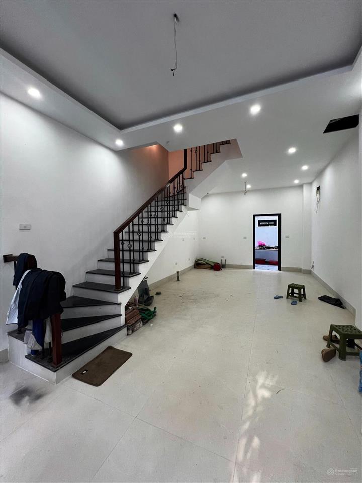 Cho thuê nhà 5 tầng 54m2 ở vin 3, 11 triệu/ tháng đã bao phí quản lý