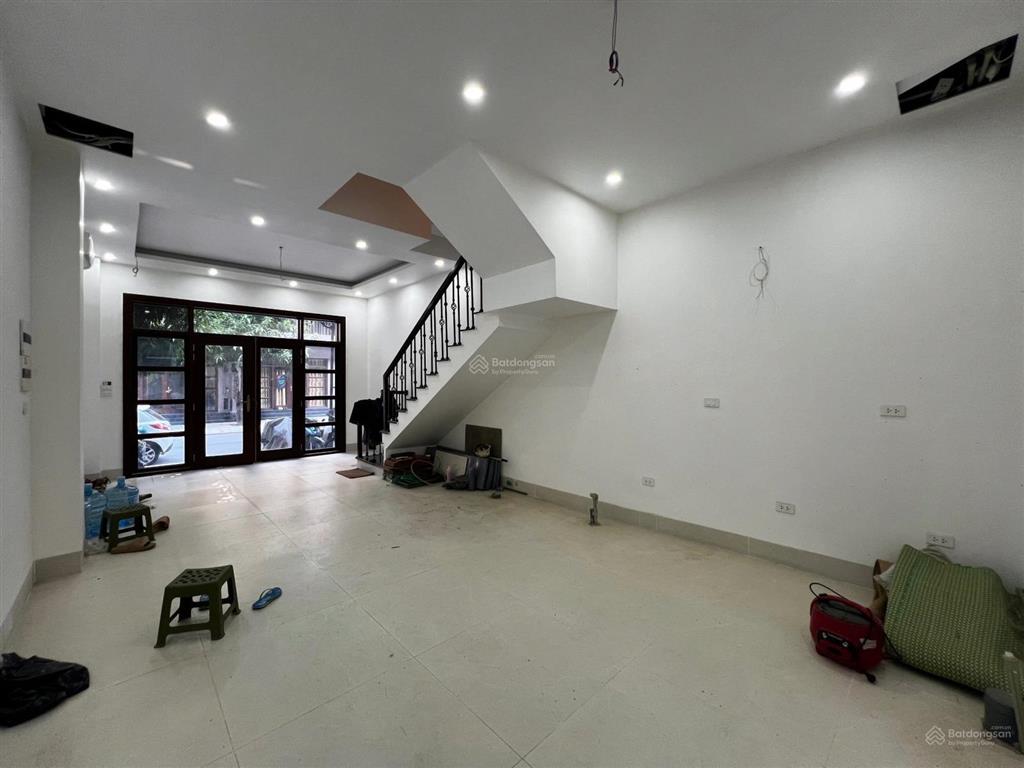 Cho thuê nhà 5 tầng 54m2 ở vin 3, 11 triệu/ tháng đã bao phí quản lý