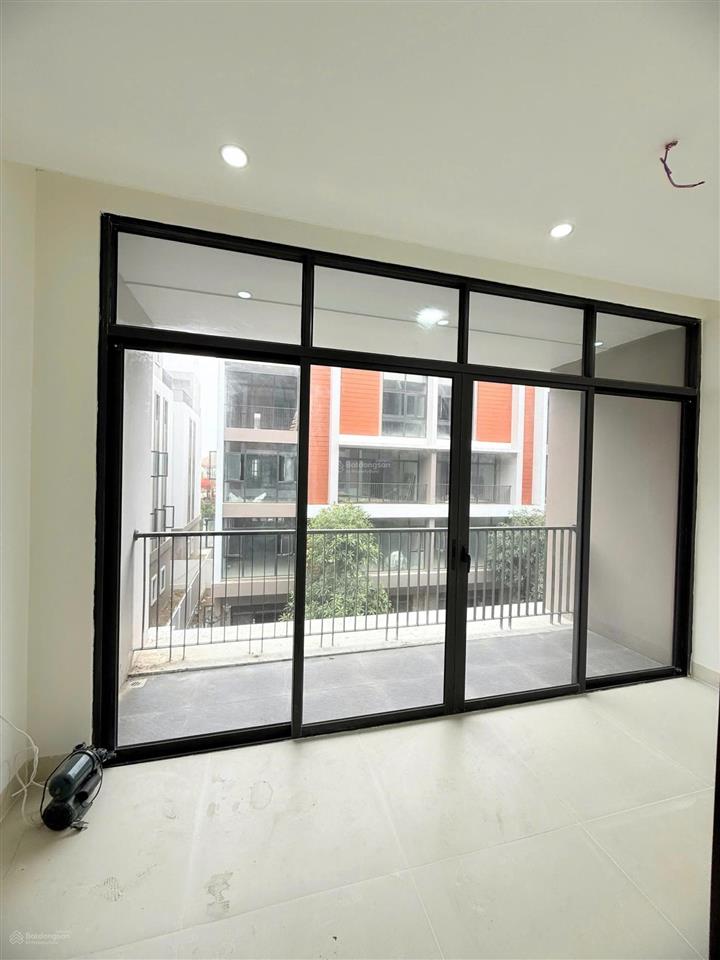 Cho thuê nhà 5 tầng 54m2 ở vin 3, 11 triệu/ tháng đã bao phí quản lý