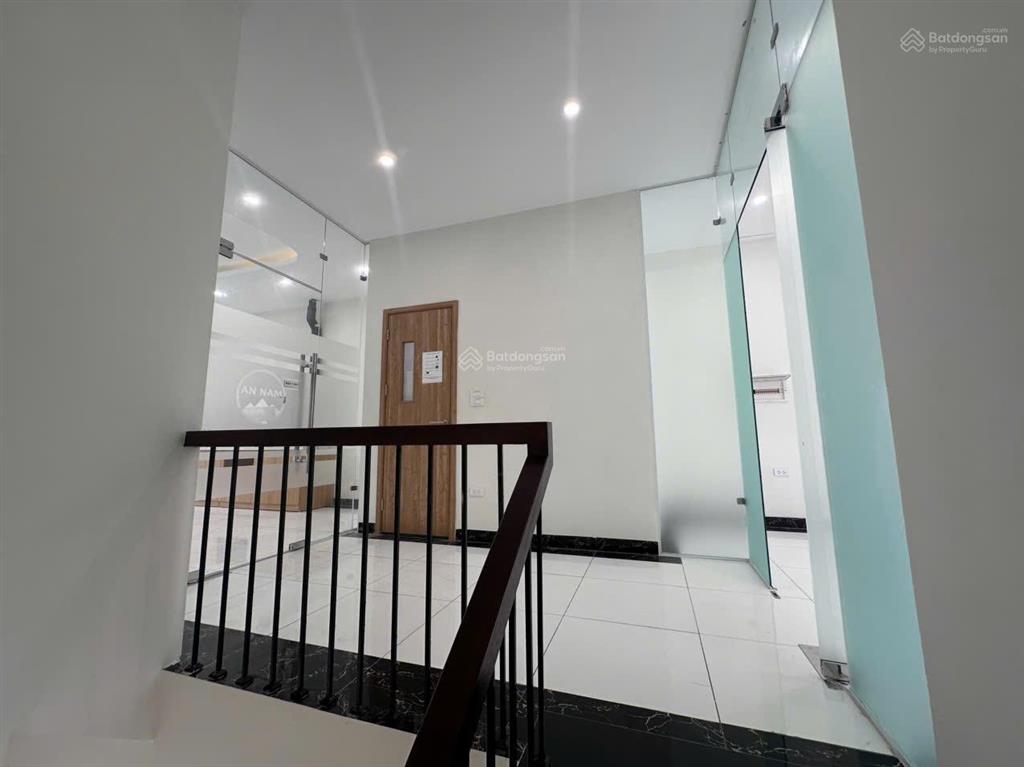 Cần cho thuê căn shophouse 102m2 hoàn thiện 2 tầng. 13tr/1 tháng
