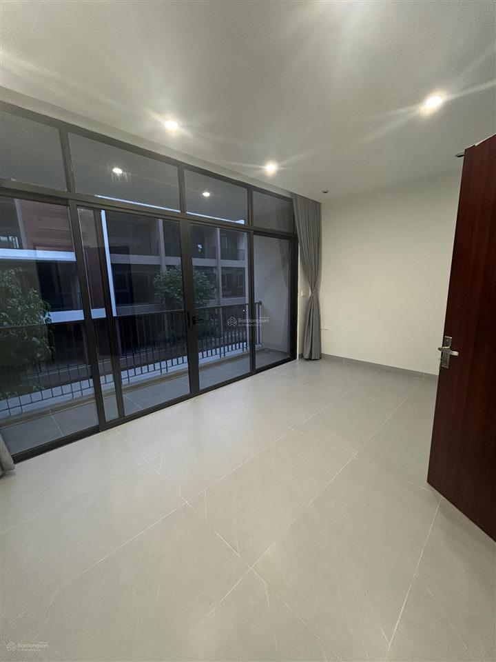15 triệu/1 tháng (bao phí) nhà 5 tầng, vin 3, có thang máy